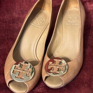 Tory Burch Tan Open Toe Wedges Sz 7.5